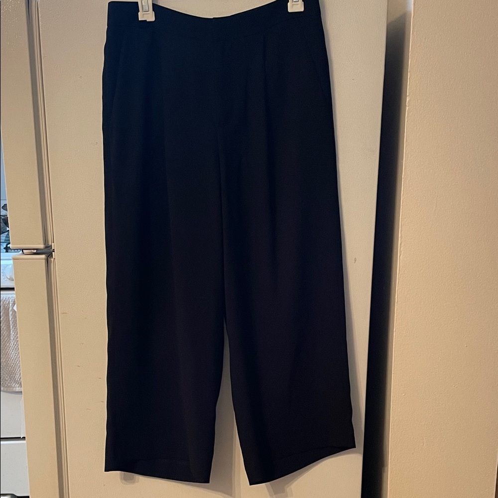 Vince Size 6 Stylish Black Wide Leg‎ Crop Trouser Front & Back Pockets